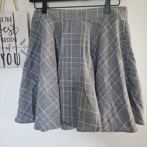 Shein Black Gray and White Plaid Zipper Mini Skirt Size Medium
